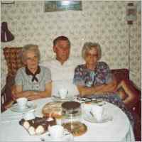 030-1022 Horst Klein, mit Lotte Nitsch und Marga Klein, geb, Hinz.jpg
